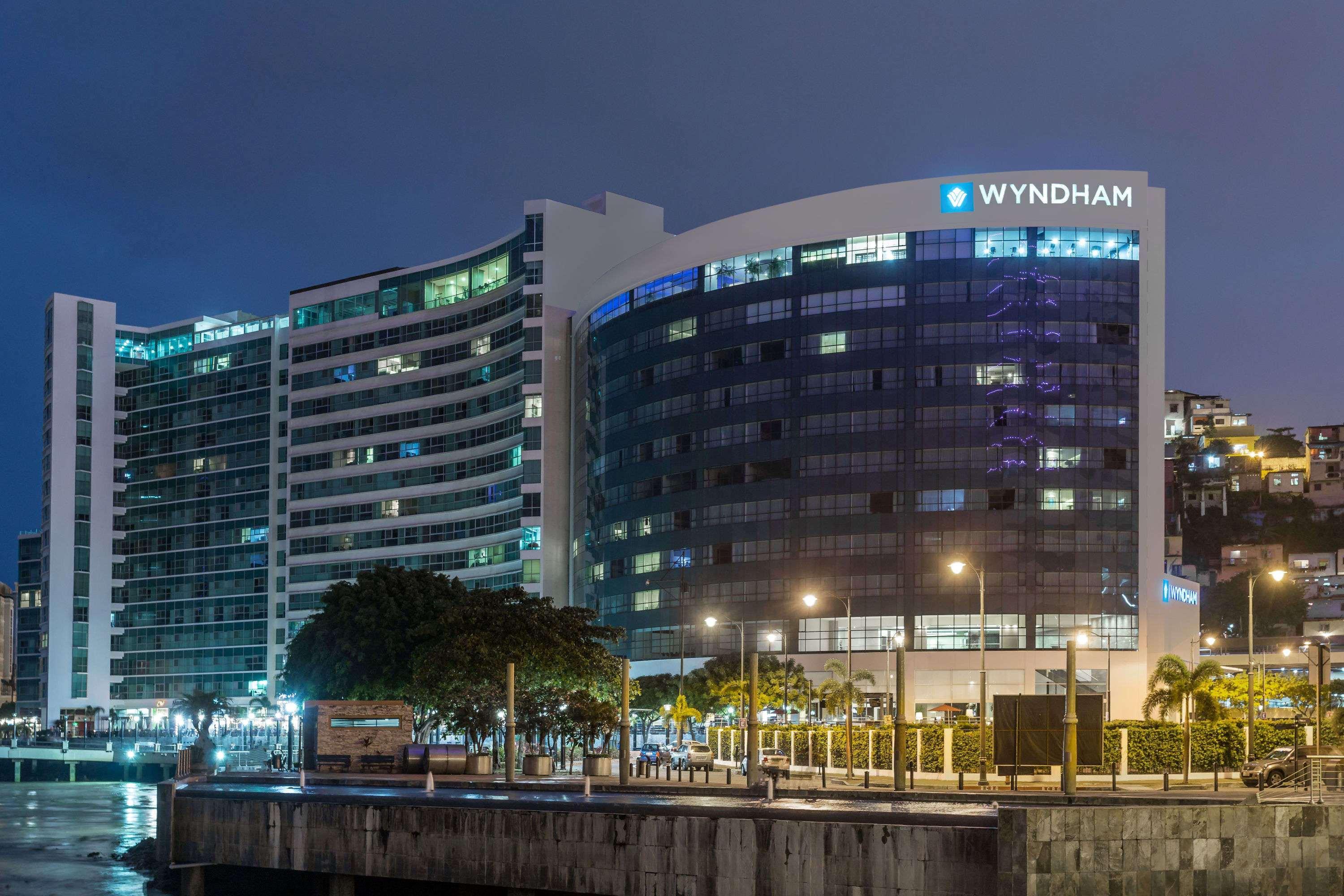 Отель Wyndham Guayaquil, Puerto Santa Ana Экстерьер фото